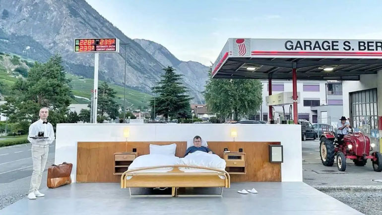 Ξενοδοχείο μηδέν αστέρων στην Ελβετία νοικιάζει κρεβάτι σε βενζινάδικο για 320 ευρώ το βράδυ