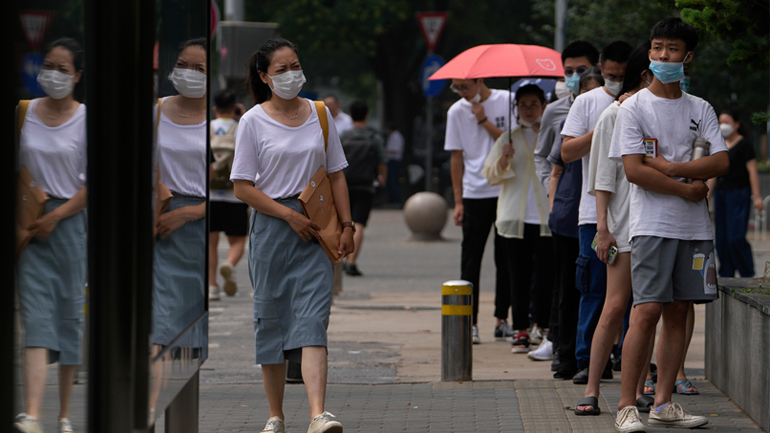 Κίνα: Κλείνουν σχολεία, μπαρ, πολιτιστικοί χώροι στην πόλη Σιάν μετά τον εντοπισμό 18 περιστατικών της Όμικρον