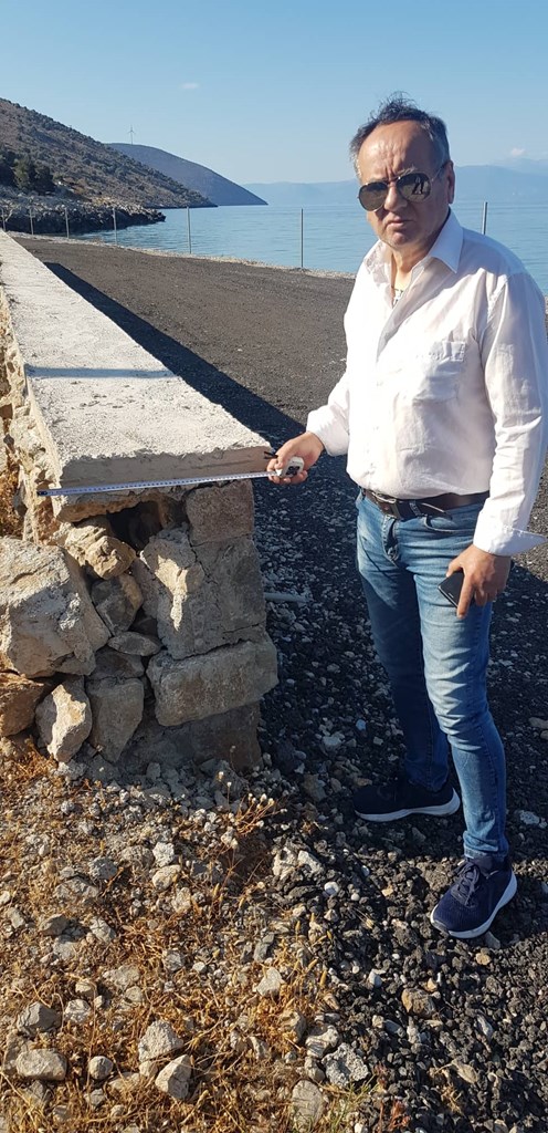 Ο καταγγέλλων Χάρης Μαρκάτος κάνει αυτοψία στα παράνομα έργα του Δήμου Δελφών