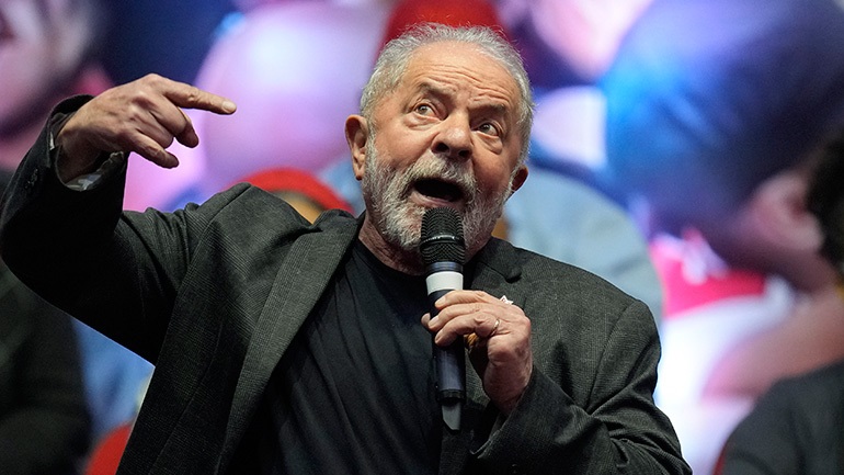 Βραζιλία: Ισχυρό προβάδισμα του Ντα Σίλβα έναντι του Μπολσονάρου ενόψει των προεδρικών εκλογών