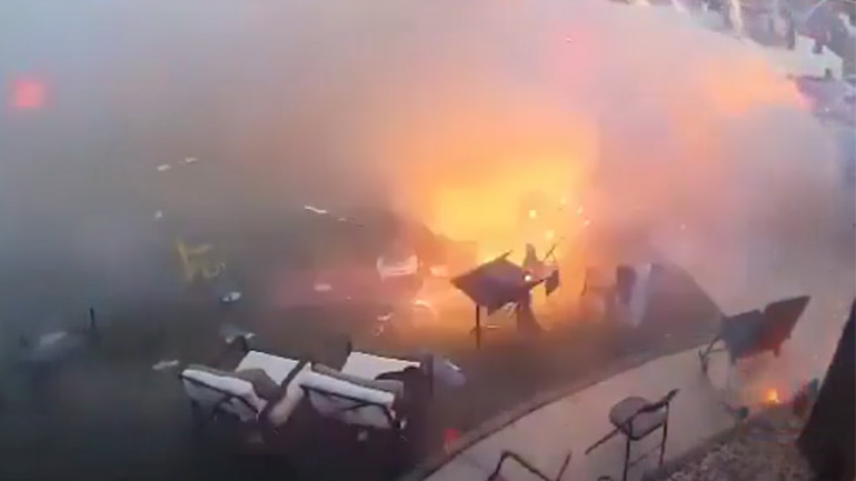 Χάος από πυροτεχνήματα 