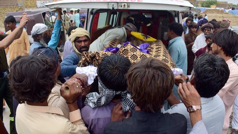 Πακιστάν: Τουλάχιστον 77 νεκροί από τις πλημμύρες που προκάλεσαν οι μουσώνες