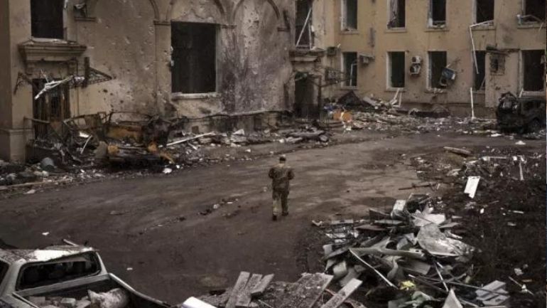 Tρεις νεκροί και πέντε τραυματίες από ρωσικό βομβαρδισμό στο Χάρκοβο