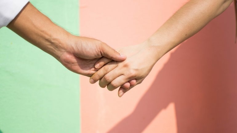 Στρες, άγχος, ανασφάλεια «σκοτώνουν» την ερωτική επιθυμία των Ελλήνων