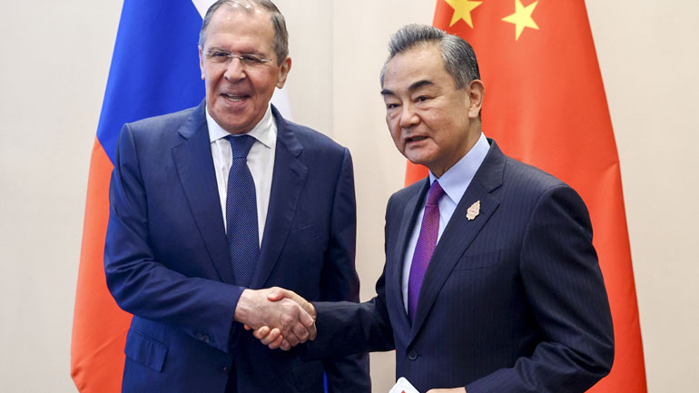 ΥΠΕΞ Κίνας: Οι σχέσεις με τη Ρωσία δείχνουν «ισχυρή ανθεκτικότητα» και «στρατηγική αποφασιστικότητα»