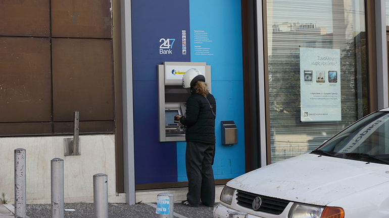 Θεσσαλονίκη: «Ξάφρισε» τον τραπεζικό λογαριασμό του ηλικιωμένου φίλου της