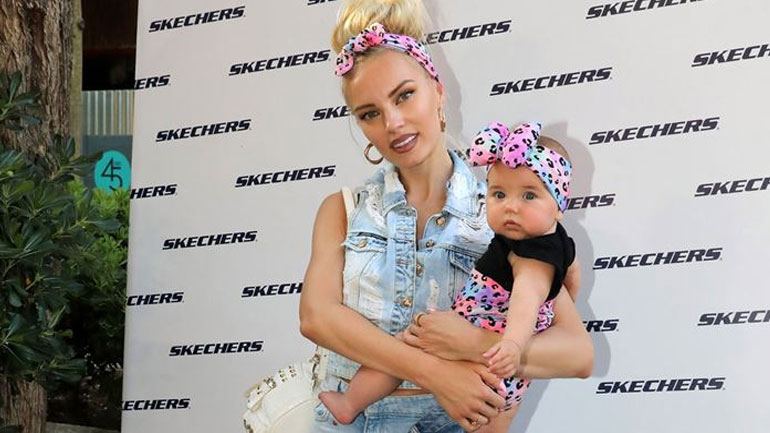 Τζούλια Νόβα: Για ψώνια με την κόρη της και matching looks