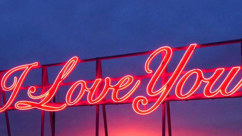 «I LOVE YOU», ένα γλυπτό από νέον στις ΗΠΑ