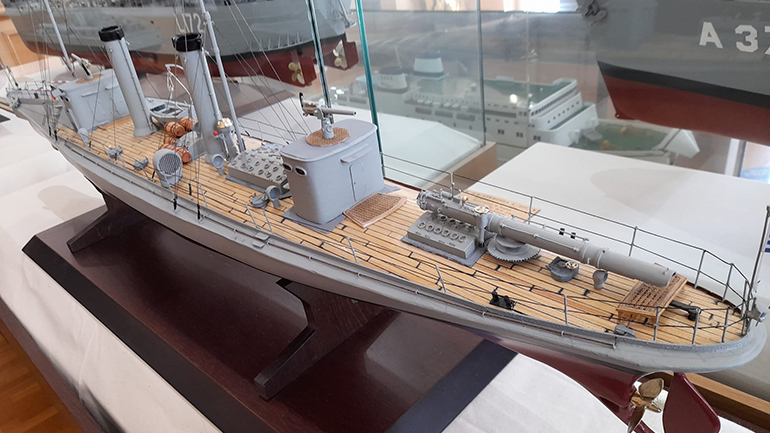 Το «καρνάγιο» των μοντελιστών του ναυτικού μουσείου Κρήτης