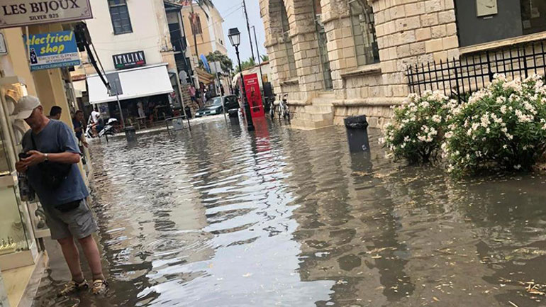 Ισχυρή καταιγίδα ξέσπασε το μεσημέρι του Σαββάτου στο Ρέθυμνο