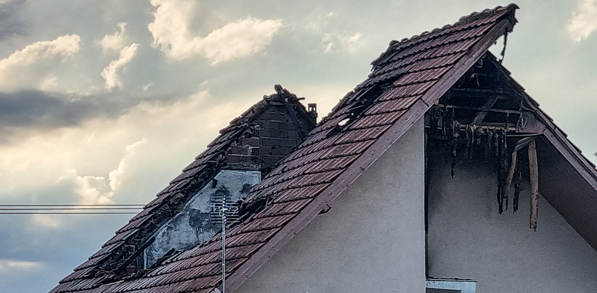 Κεραυνός χτύπησε σπίτι στη Λάρισα Κεραυνός χτύπησε σπίτι στη Λάρισα