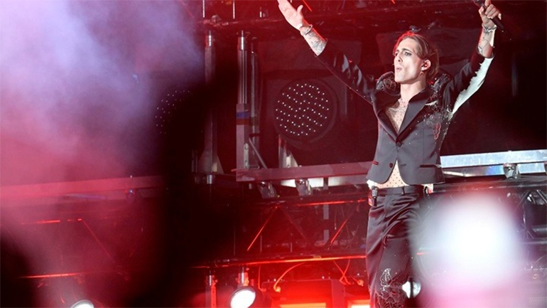 Χωρίς μάσκα σχεδόν όλοι οι θεατές στη συναυλία των Maneskin στη Ρώμη