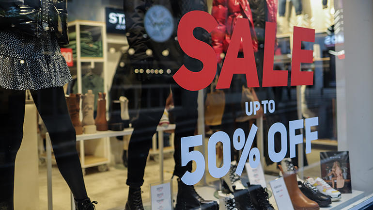 Ξεκινούν από τη Δευτέρα οι θερινές εκπτώσεις