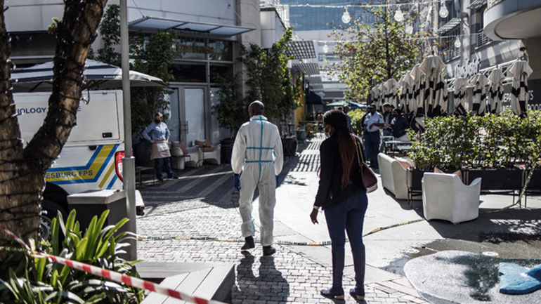 Νότια Αφρική: Τουλάχιστον 18 νεκροί σε δύο ξεχωριστές επιθέσεις με πυροβολισμούς σε μπαρ