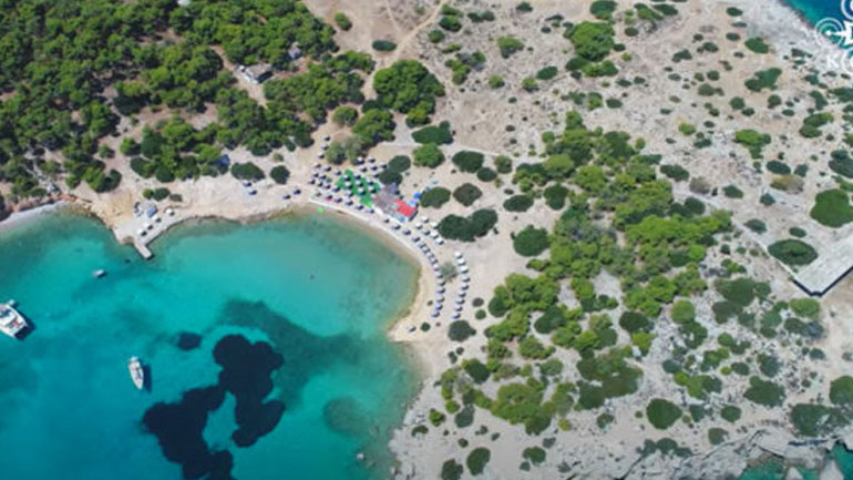 To γαλαζοπράσινο της Ελλάδας: Παραλίες από όλη τη χώρα με τα πιο όμορφα νερά