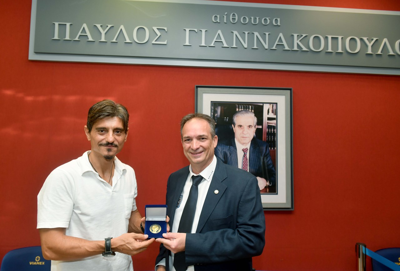 κ. Δημήτρης Γιαννακόπουλος, Πρόεδρος Δ.Σ. και Διευθύνων Σύμβουλος του Ομίλου ΒΙΑΝΕΞ, κ. Δημήτρης Καστανιώτης – Β Αντιπρόεδρος Αθλητικής Ένωσης Αστυνομικών Ελλάδος