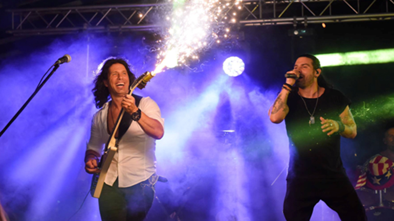 Οι 15 50 τραγούδησαν στην Πάτρα για καλό σκοπό!