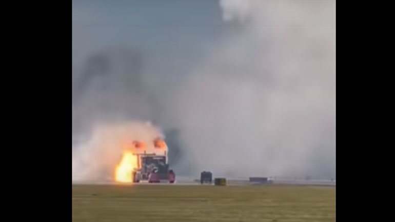 Τραγικό δυστύχημα σε airshow – Οδηγός αγώνων σκοτώθηκε μπροστά στις κάμερες