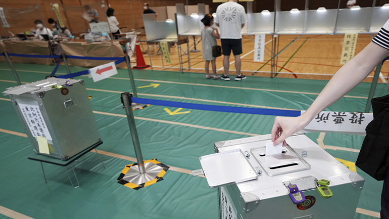 Ιαπωνία-εκλογές: Προς τη νίκη το κόμμα του δολοφονηθέντος Σίνζο Άμπε