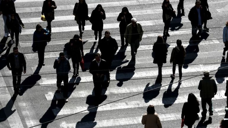 Για δεύτερη συνεχή χρονιά συρρικνώνεται ο πληθυσμός της ΕΕ