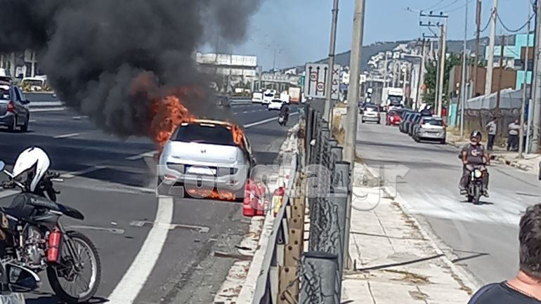Συναγερμός στην Αθηνών-Λαμίας: Στις φλόγες αυτοκίνητο στο ύψος της Μεταμόρφωσης
