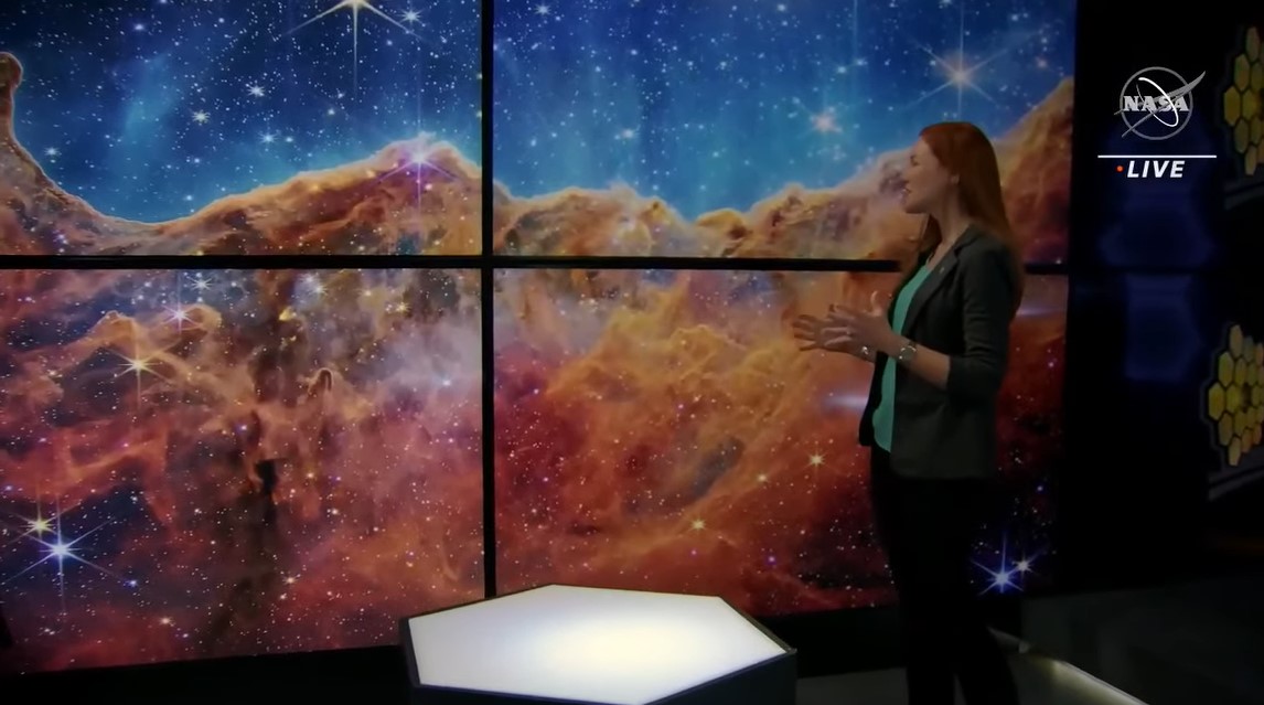 Το Carina είναι ένα από τα μεγαλύτερα και φωτεινότερα νεφελώματα στον ουρανό, που βρίσκεται περίπου 7.600 έτη φωτός από τη Γη. 