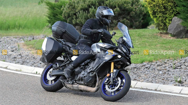 Η Yamaha ακολουθεί τις τεχνολογικές εξελίξεις και μετά από τις ηλεκτρονικές αναρτήσεις, τοποθετεί και ACC στο Tracer 9 GT.
