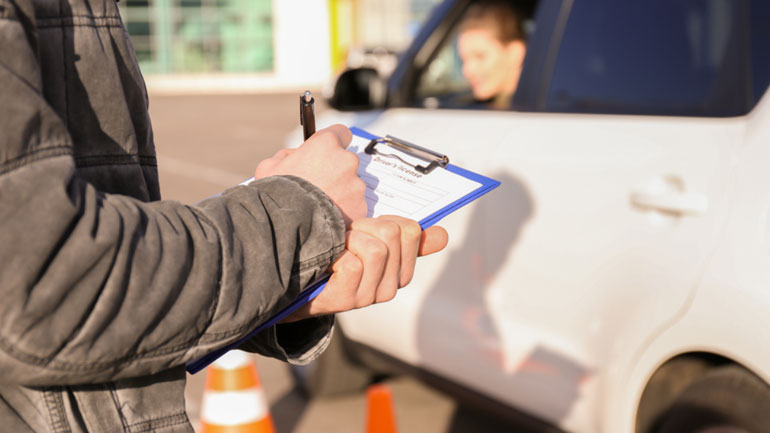 Στη φυλακή γυναίκα που έδινε εξετάσεις διπλώματος για άλλους. Πόσο χρέωνε;