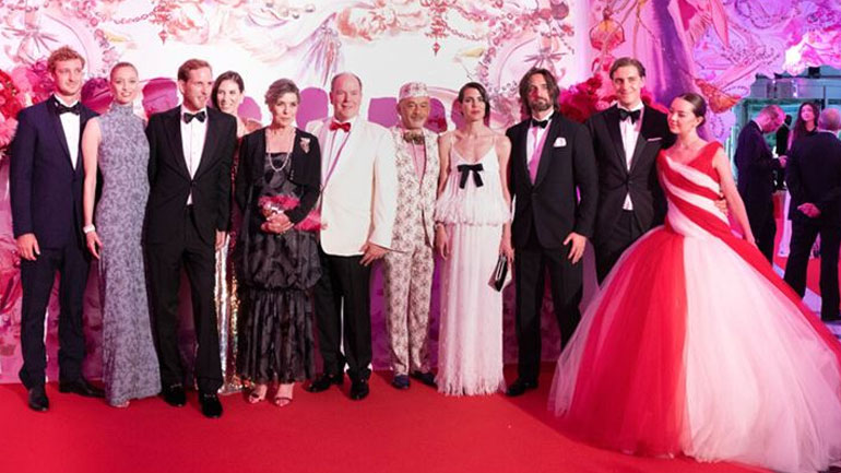 Χορός των Ρόδων: Οι λαμπερές εμφανίσεις των γαλαζοαίματων σε φιλανθρωπικό gala στο Μονακό