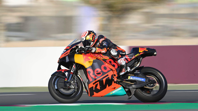 Η KTM RC16 MotoGP τα βάζει με Porsche 918 Spyder