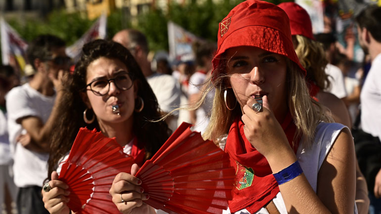 Ισπανία: Διαδήλωση στην Παμπλόνα μετά τις καταγγελίες για βιασμό και σεξουαλικές επιθέσεις στο φεστιβάλ του Σαν Φερμίν