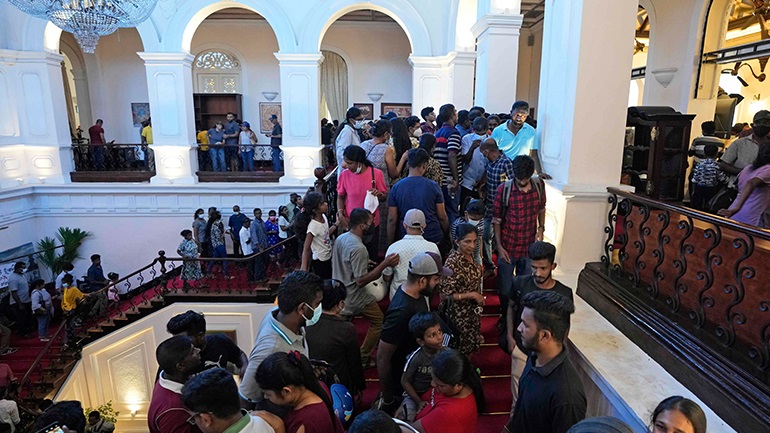 Σρι Λάνκα: Σε κατάσταση «έκτακης ανάγκης» κηρύχθηκε η χώρα μετά τη φυγή του προέδρου