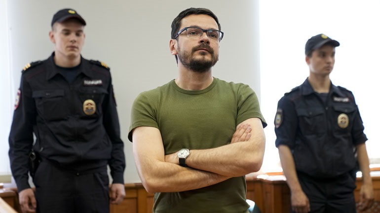 Ο δημοφιλής πολιτικός της αντιπολίτευσης Ιλιά Γιάσιν προφυλακίστηκε για δυσφήμηση του ρωσικού στρατού