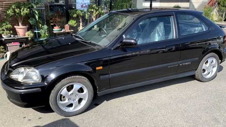 Ζητάει εξαψήφιο ποσό για Honda Civic του 1996 που έχει ακόμα τις ζελατίνες πάνω