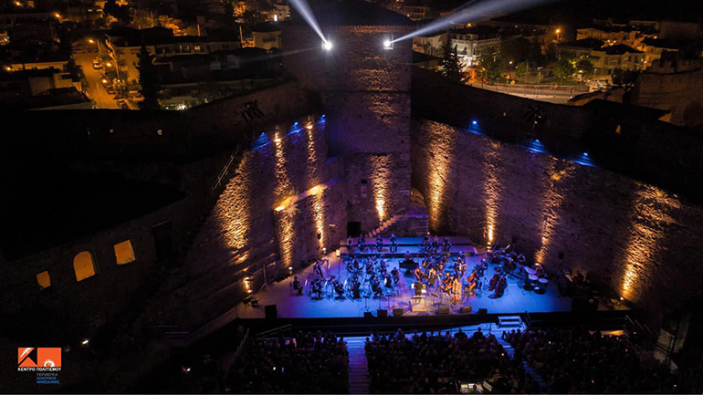 «Οι καταραμένοι ποιητές» με τον Αλκίνοο Ιωαννίδη στο υποβλητικό Επταπύργιο