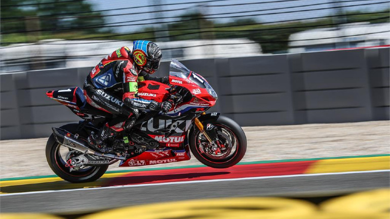 Η ομάδα SERT Yoshimura Suzuki χρησιμοποιούσε την GSX-R1000.