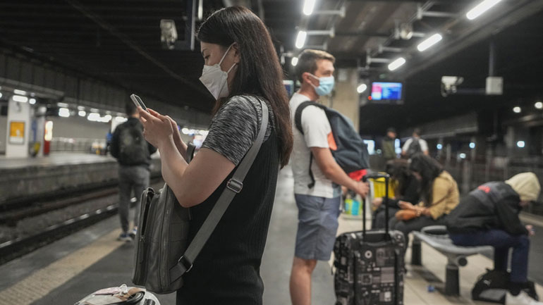 Γαλλία: Περισσότερα από 127.000 νέα περιστατικά Covid-19