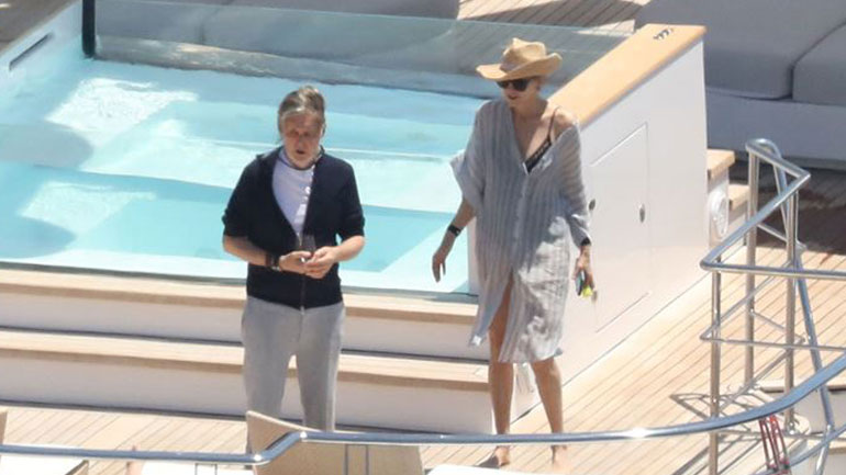 Paul McCartney: Διακοπές στη Μύκονο με την οικογένειά του