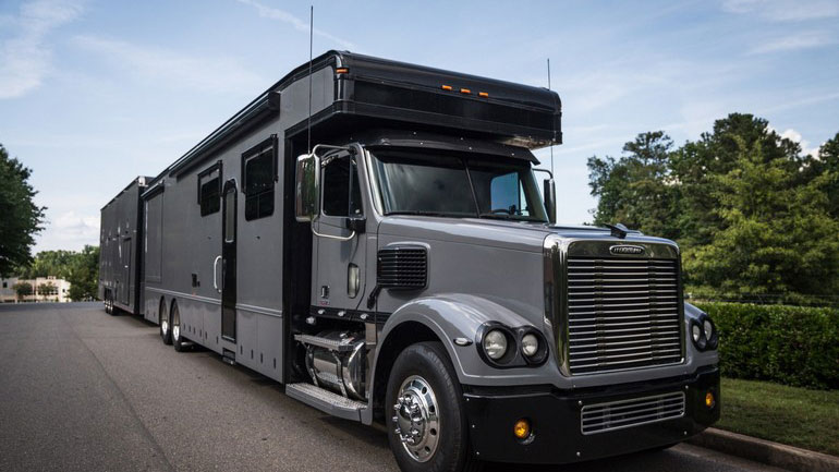 Θέλεις να έχεις παντού ένα σπίτι, ένα αμάξι και προσωπικό γκαράζ; Η λύση κοστίζει μόλις… 425.000 ευρώ