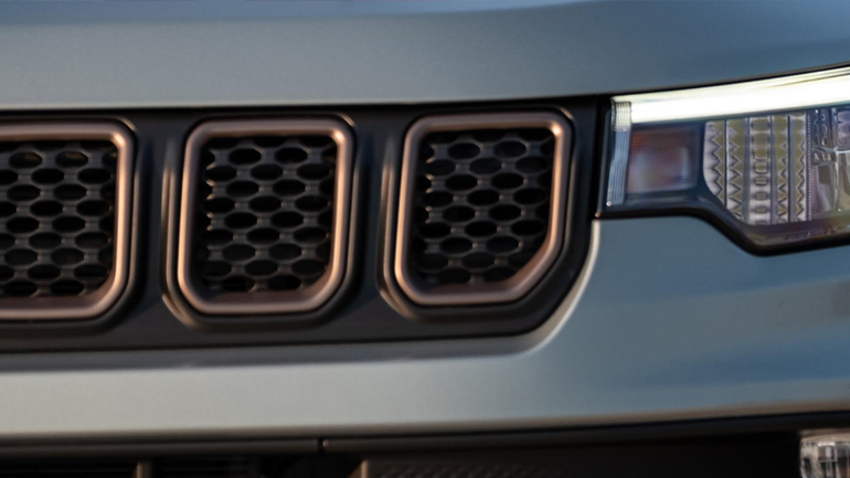 Ποιο Jeep κινείται ηλεκτρικά χωρίς να χρειάζεται πρίζα; 