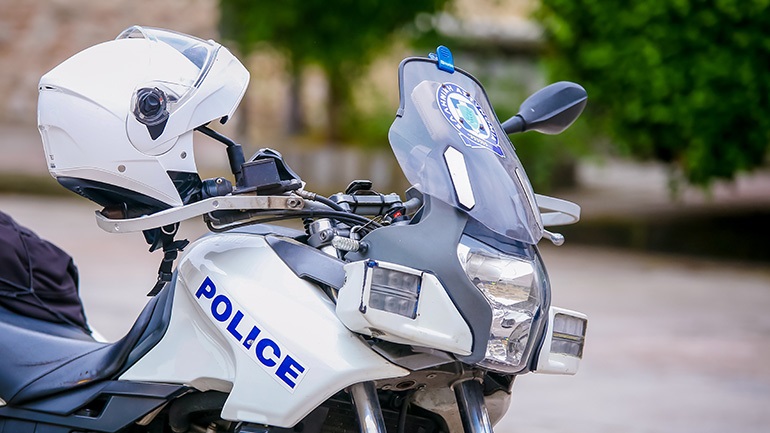 Συνελήφθησαν τρία άτομα που λήστεψαν μια γυναίκα στον Εθνικό Κήπο