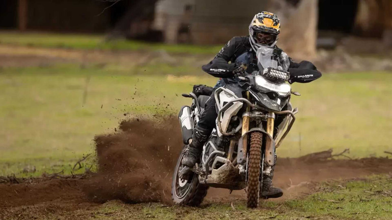Το Triumph Tiger 1200 Rally Pro σε σκληρό αγώνα Trail στην Αυστραλία