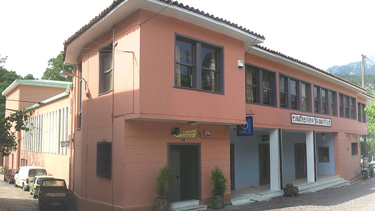 Ο Τούρκος επιχειρηματίας Ραχμί Κoτς προσφέρθηκε να επισκευάσει το Αναγνωστήριο της Αγιάσου