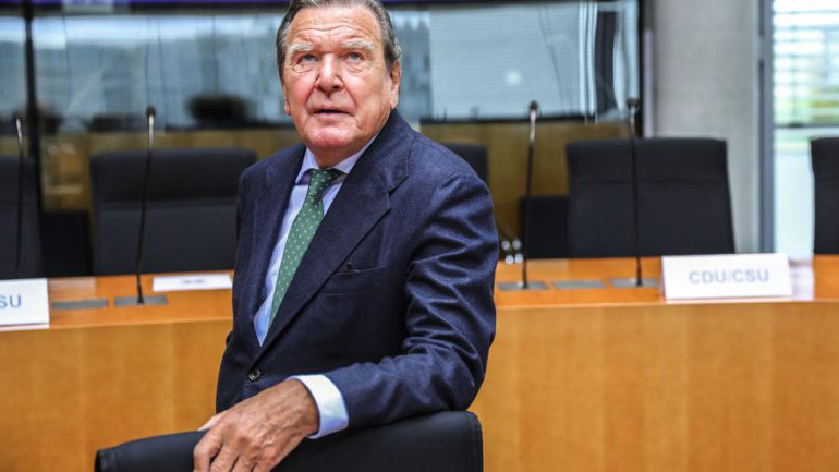 Χωρίς αποτέλεσμα η διαδικασία αποπομπής του Σρέντερ από τους Σοσιαλδημοκράτες