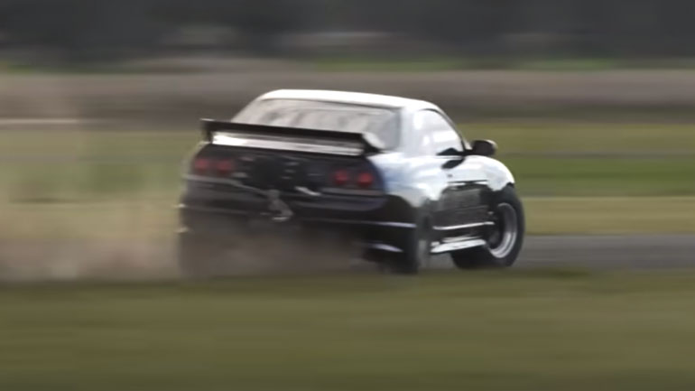 Απίστευτο: Έφερε 11 τούμπες πηγαίνοντας με 270 χλμ./ώρα και γλίτωσε με γρατζουνιές