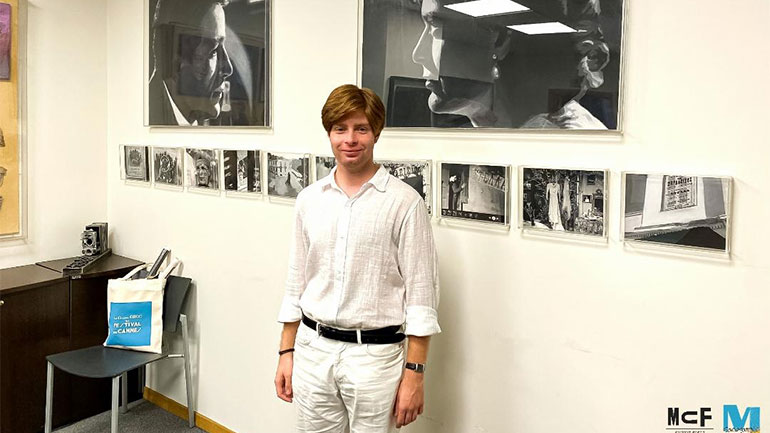 Βραβευμένος θεατρικός συγγραφέας ετών 19