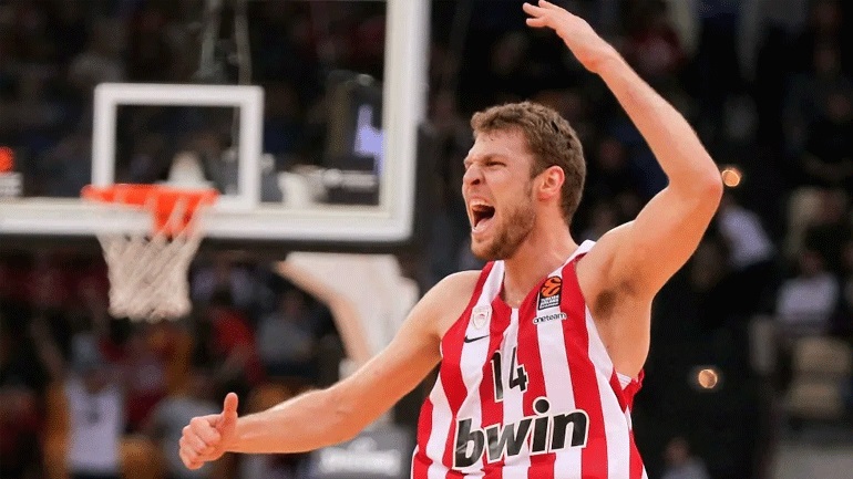 Μένει στον Ολυμπιακό ο Σάσα Βεζένκοβ!