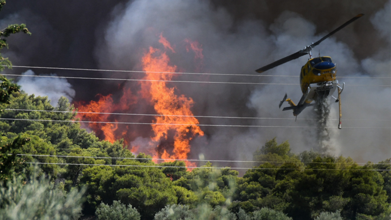 Επεκτείνεται η πύρινη λαίλαπα στην Αχαΐα
