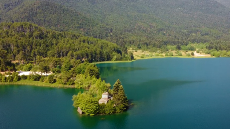 Καλοκαίρι στο βουνό – Η τεχνητή λίμνη Δόξα στο Φενεό Κορινθίας