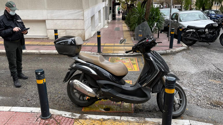 Δυτ. Ελλάδα : 4.000 παραβάτες οδηγοί εμπόδιζαν με τα οχήματά τους την ελεύθερη κίνηση πεζών και ΑμεΑ Δυτ. Ελλάδα : 4.000 παραβάτες οδηγοί εμπόδιζαν με τα οχήματά τους την ελεύθερη κίνηση πεζών και ΑμεΑ